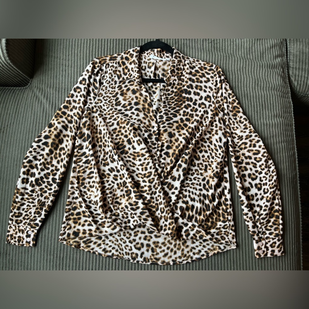 All in Favor Long Sleeve Cheetah Print Blouse NWOT